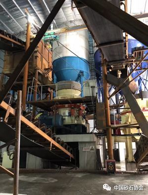 德都高速9、10標(biāo)項(xiàng)目部骨料加工車間正式投產(chǎn)，每小時(shí)產(chǎn)量達(dá)400立方米